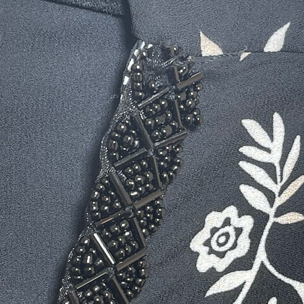 Roz & Ali | Black Floral and Beaded Neckline Blouse | Large - Picture 9 of 9